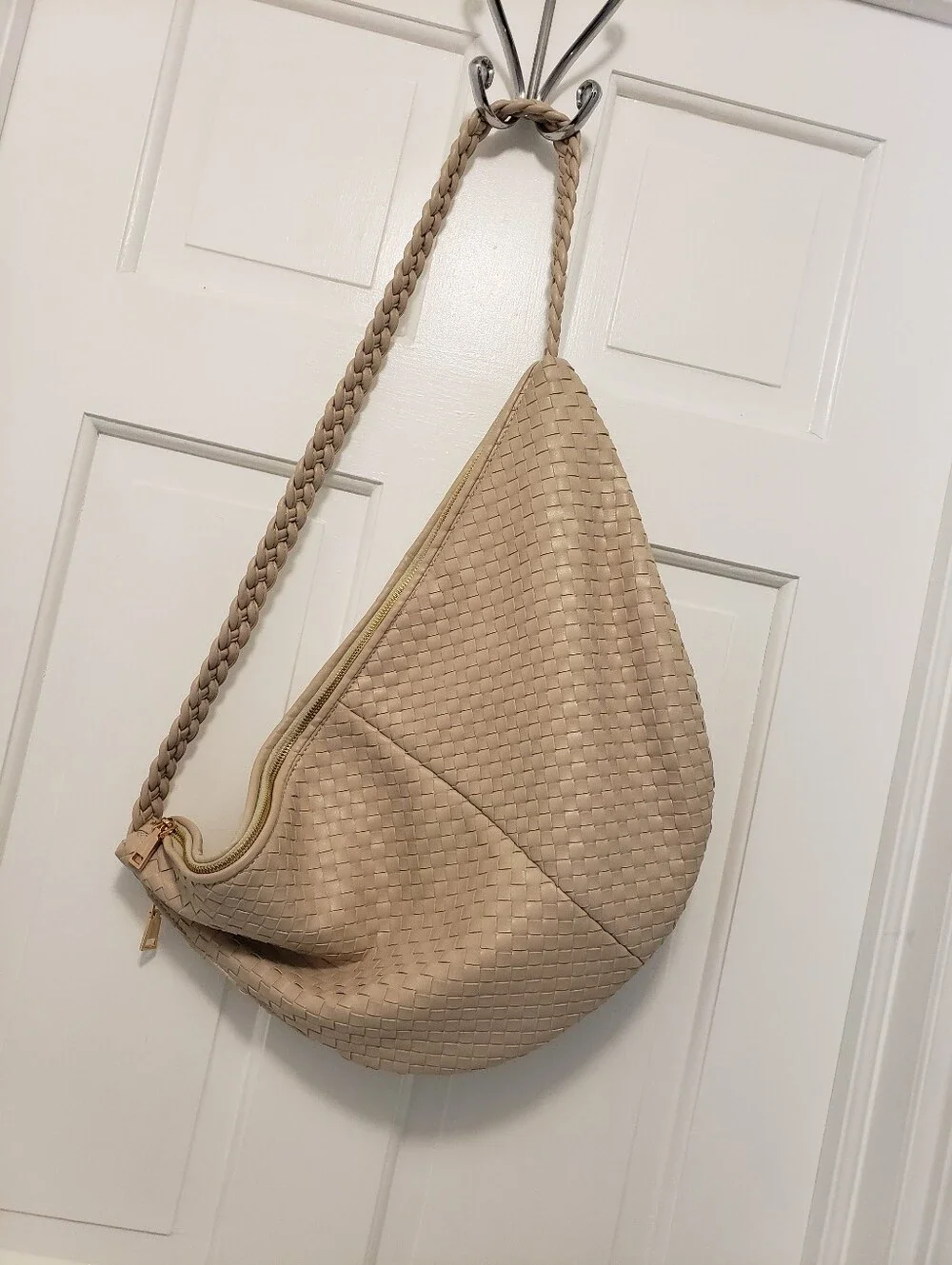 NWOT Anthropologie Melie Bianco Large Crescent Shaped Slouch Shoulder Bag, Beige